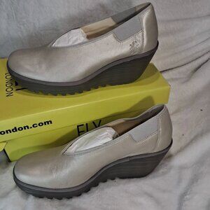 Fly London Women's YOZA438FLY Wedge Pull On Shoe Silver EU 39 - EY